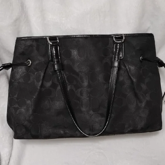 COACH 🐎SIGNATURE C Elegant Black Shoulder Bag! Vintage & EUC💕 - Picture 2 of 15